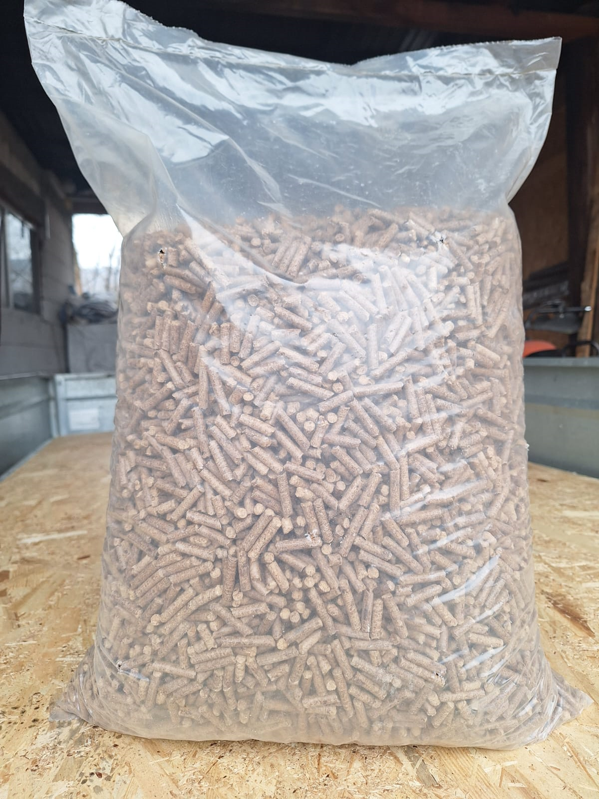 Peleți, vânzare la sac de 15 KG